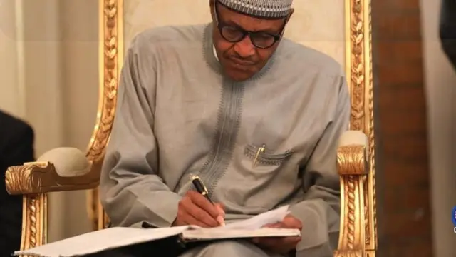 Buhari sabẹwo si Borno, o fọwọsi iwe ibanikẹdun