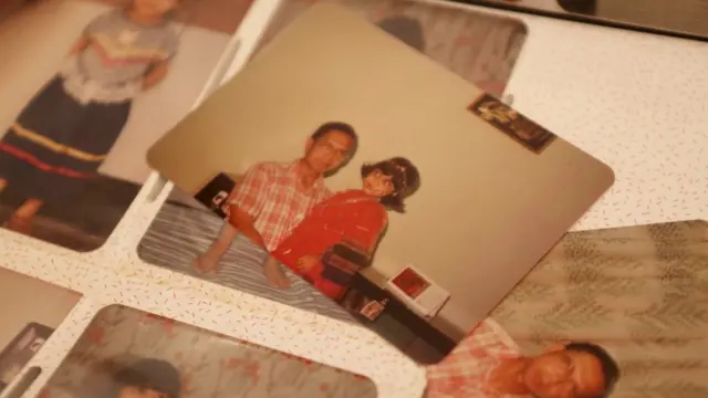 ફેમિલી આલબમમાં શગુફ્તા અને તેમના પિતાનો ફોટોગ્રાફ્સ