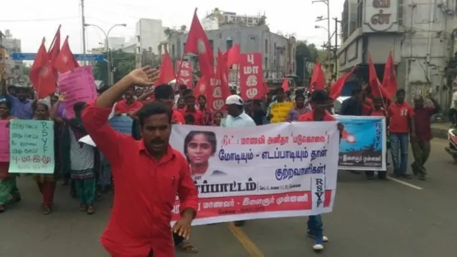 நீட் தேர்வுக்கு கட்டாய விலக்கு கோரி தமிழகம் முழுவதும் போராட்டம்