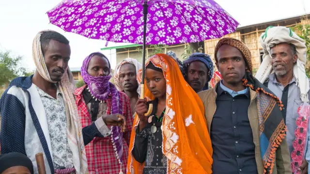 বিয়ের সময় মেয়ের বাবা এই সিনকিউ তৈরি করেন। আর মেয়ের মা সেটা মেয়ের হাতে তুলে দেন।