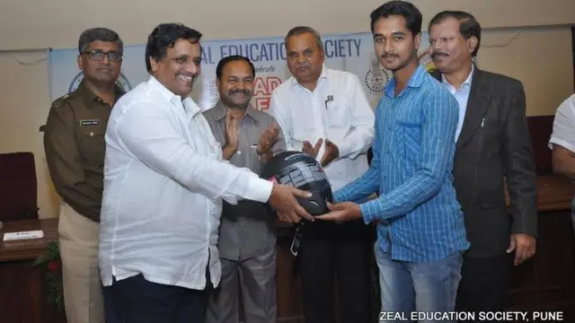 प्रदीप निफाडकर, हेल्मेट