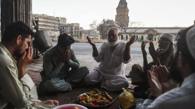 4月下旬，巴基斯坦进入斋月。