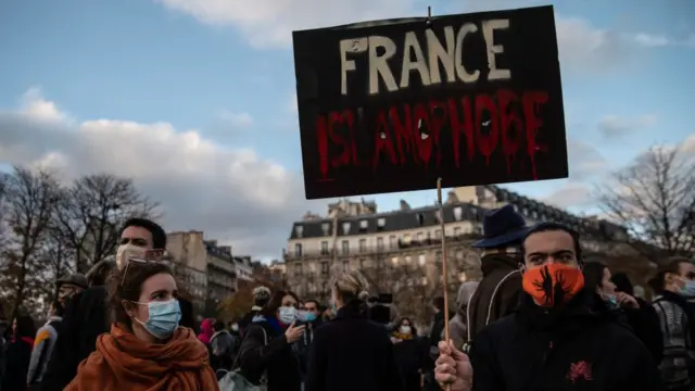 Protesta en Francia contra la islamofobia.