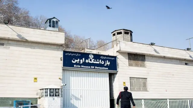 روزنامه شرق می گوید آمریکا خواهان آزادی زندانی ایرانی-آمریکایی چهارمی است که احتمالا نام او شهاب دلیلی است که در فروردین ۱۳۹۵ هنگام بازگشت از ایران توسط وزارت اطلاعات بازداشت شده است