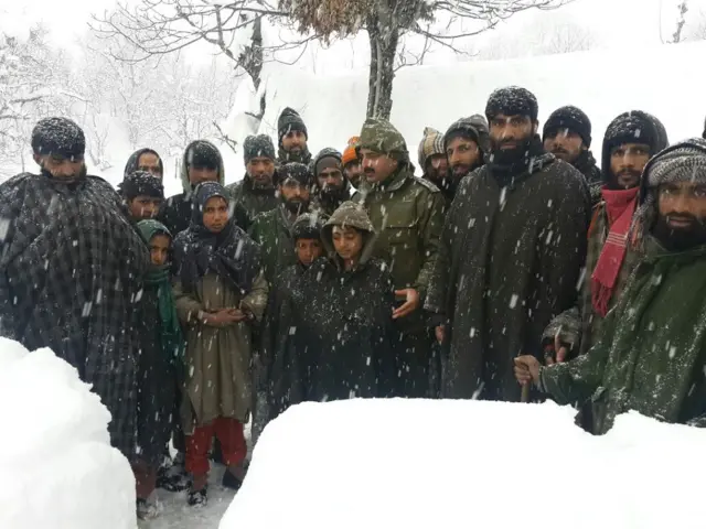 कश्मीर में हिमस्खलन