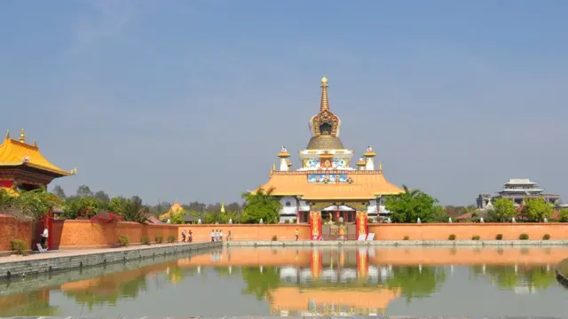 仏教徒を多く抱えるいくつかの国がルンビニに寺や仏塔を建てた