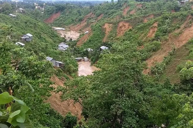 Yigitlar aylanada qizni sikish porno tomosha