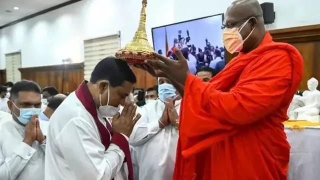 ਬਾਸਿਲ ਨੇ 1977 ਦੀਆਂ ਆਮ ਚੋਣਾਂ ਤੋਂ ਹੀ ਵੋਟਾਂ ਵਿੱਚ ਹਿੱਸਾ ਲੈਣਾ ਸ਼ੁਰੂ ਕਰ ਦਿੱਤਾ ਸੀ।