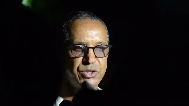 Le réalisateur mauritanien Abderrahmane Sissako s'adresse à la presse avant la projection de "Timbuktu" lors du 24e Festival panafricain du film de Ouagadougou (FESPACO), le plus grand festival de cinéma en Afrique, le 5 mars 2015.