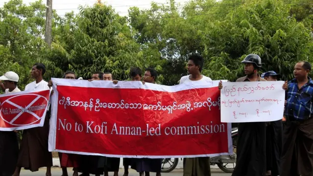 คนถือป้ายประท้วง