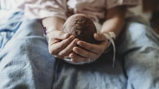 700 கிராம் எடை மட்டுமே கொண்ட கைக்குழந்தைக்கு அறுவை சிகிச்சை செய்து சாதனை