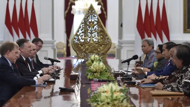 Presiden Joko Widodo didampingi Mensesneg Pratikno, Menlu Retno Marsudi menerima Menteri Luar Negeri Amerika Serikat Mike Pompeo dalam kunjungan kehormatan di Istana Merdeka, Jakarta, Minggu (5/8).