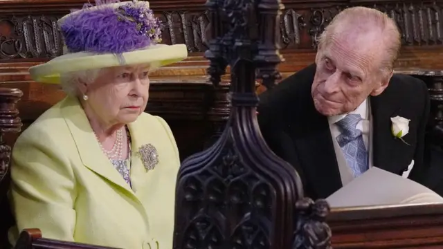 королева и филипп в церкви