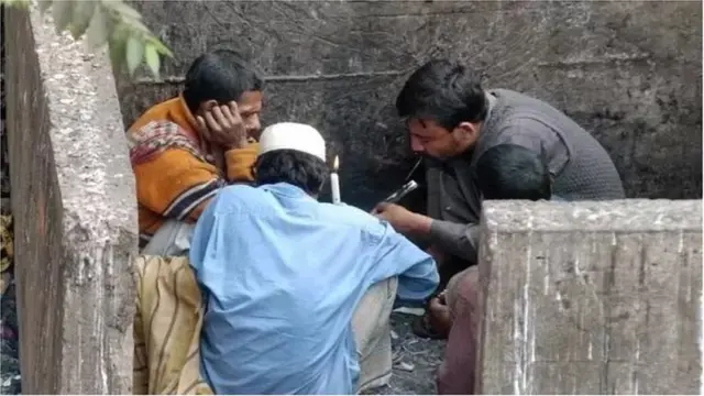 ঢাকায় নেশাখোরদের এক আড্ডা।