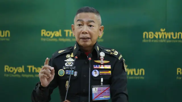 "ผมมั่นใจว่า ถ้าการเมืองไม่เป็นต้นเหตุแห่งการจลาจล ก็ไม่มีอะไร ประเทศไทยเคยมีปฏิวัติมา 10 กว่าครั้ง.." พล.อ. อภิรัชต์ คงสมพงษ์ ผู้บัญชาการทหารบก กล่าว