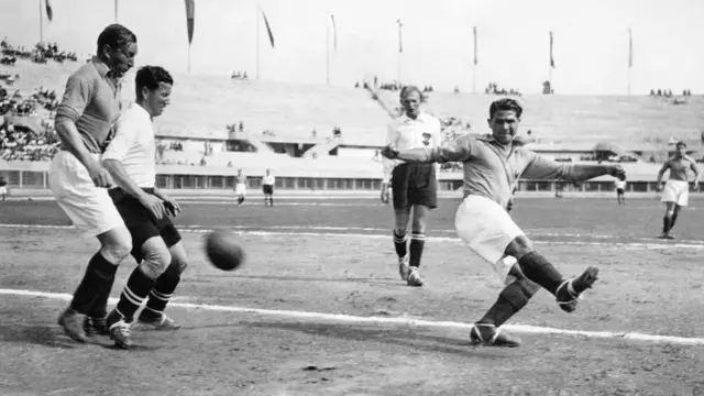 Acción del partido entre Francia y Austria.