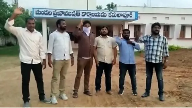 నిరసన తెలుపుతున్న స్థానికులు