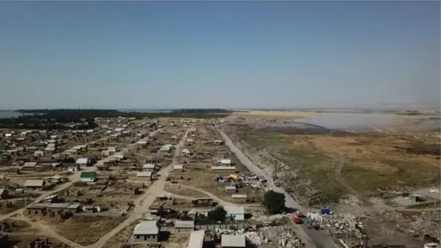 Азыр трансформацияланат деп жаткан жерлердеги айрым турак жайлар өткөн кылымдын 80-жылдары эле курулган бойдон документи жок келе жатат.