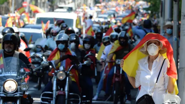 Manifestación en autos en Madrid el 23 de mayo de 2020