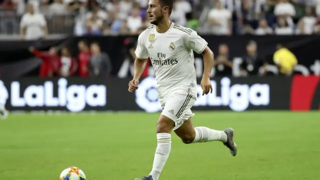 첼시 에이스였던 에당 아자르는 레알 마드리드로 이적했다