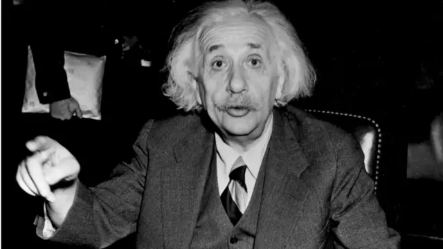 अल्बर्ट आइंस्टाइन