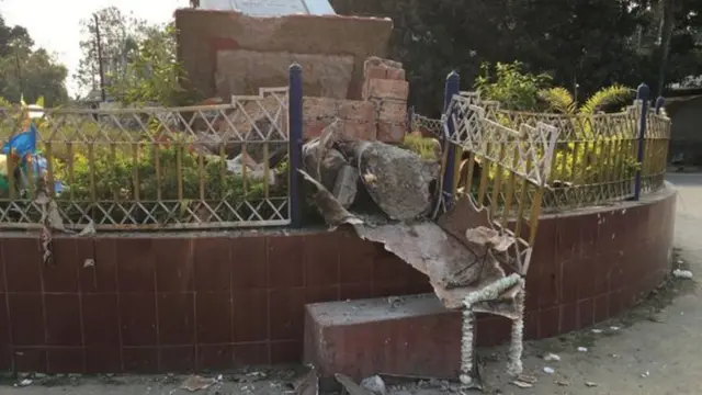 त्रिपुरा के बेलोनिया में लेनिन की मूर्ति ढहाई गई