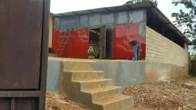 BBC yasanze hari bamwe baraye mu rusengero ruherutse gufungwa na Leta kubera kutuzuza ubuziranenge