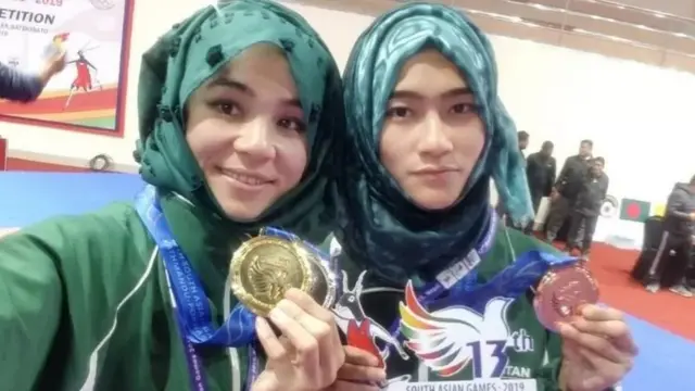 شاہدہ عباسی اور ان کی بہن صابرہ عباسی