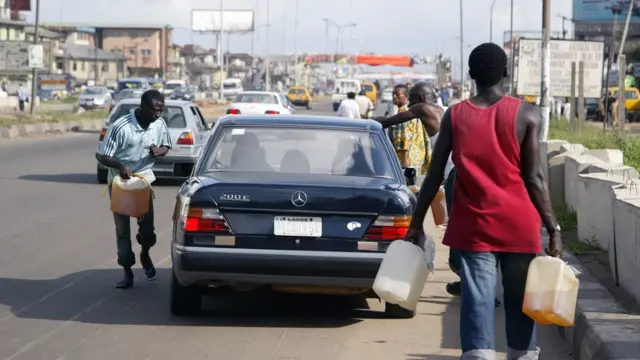 'Yan bumburutu na ci gaba da cin karensu babu babbaka