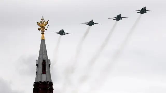 پرواز جنگده ها به مناسبت این روز در مسکو