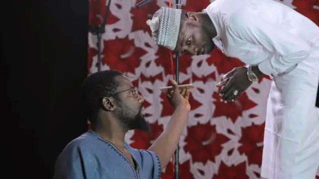 Falalu Doraya(hagu) da Nazifi Asnanic