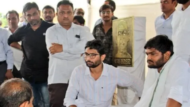 જિગ્નેશ મેવાણી હાર્દિક પટેલને સમર્થન આપવામાં ઉપસ્થિત રહ્યા