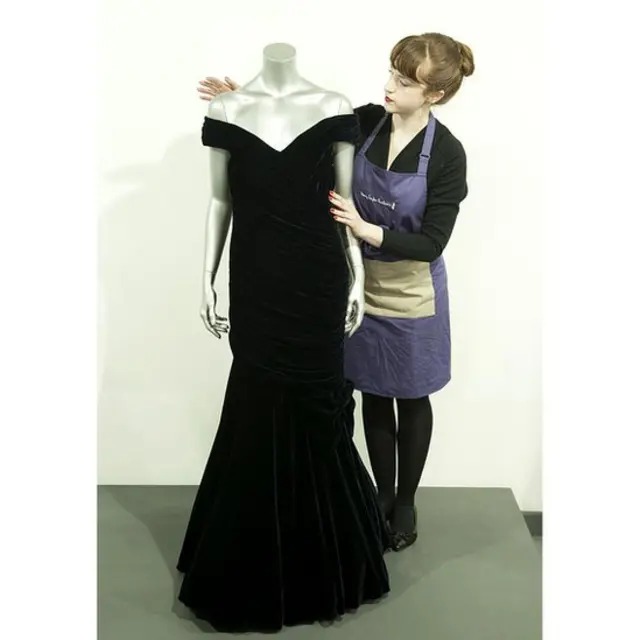 То самое знаменитое платье, в котором Диана танцевала с Джоном Траволтой...