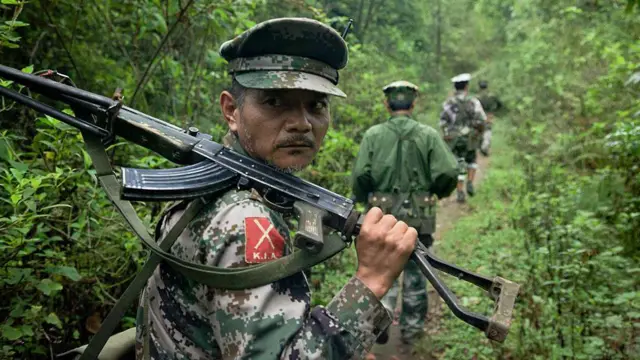 KIA တပ်ဖွဲ့ဝင် (ပုံဟောင်း) 