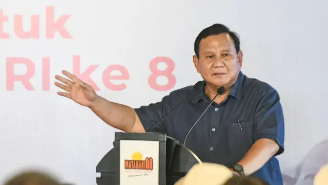 Prabowo Subianto mengatakan dirinya "telah bersatu dengan Jokowi" dalam pidato di hadapan kelompok relawan pendukungnya pada Minggu (15/10/2023)