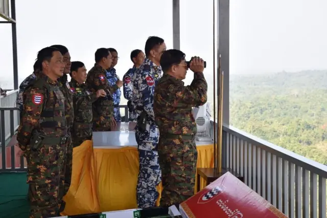 ပူးပေါင်းစစ်ရေးလေ့ကျင့်ရေးတစ်ခုမှာ တွေ့ရတဲ့ စစ်ဗိုလ်ချုပ်တွေ