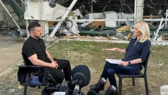 Інтерв'ю Зеленського з кореспонденткою ABC News Мартою Раддац записувалося на тлі розбомбленого Росією заводу в Україні, який належить США.