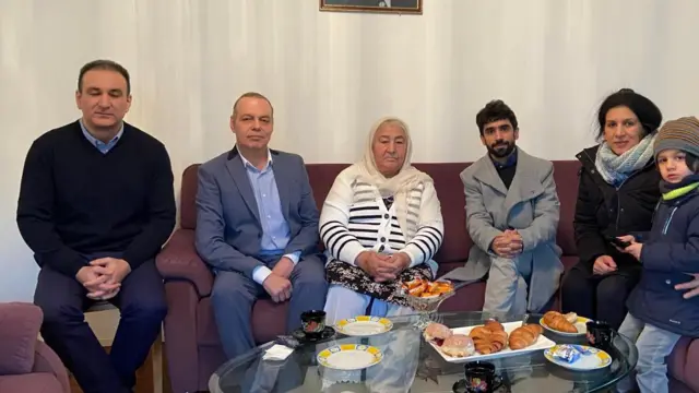 پتمنه امین، زوی ببري امین او لور یې وږمه امین د بي‌ بي‌ سي‌ له خبریالانو یما بارز او سید او عبدالله نظامي سره