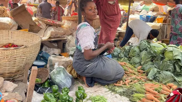 Nwaanyị na-ere ihe