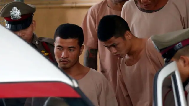 ၂၀၁၉ ခုနှစ်၊ ဩဂုတ်လ ၂၉ ရက်က နွန်သဘူရီခရိုင်တရားရုံး အပြင်ဘက်မှာ တွေ့ ရတဲ့ ဝင်း နဲ့ ဇော် (ပုံဟောင်း)


