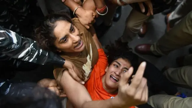 પ્રદર્શન કરનાર મહિલા પહેલવાનોમાંથી એક વીનેશ ફોગાટે પેરિસ ઑલિમ્પિકમાં ક્વૉલિફાઈ કર્યું છે (ફાઈલ ફોટો)