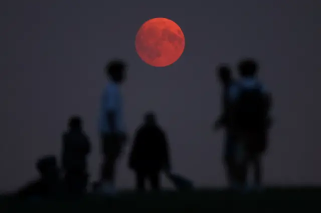 La superluna captada desde Londres.