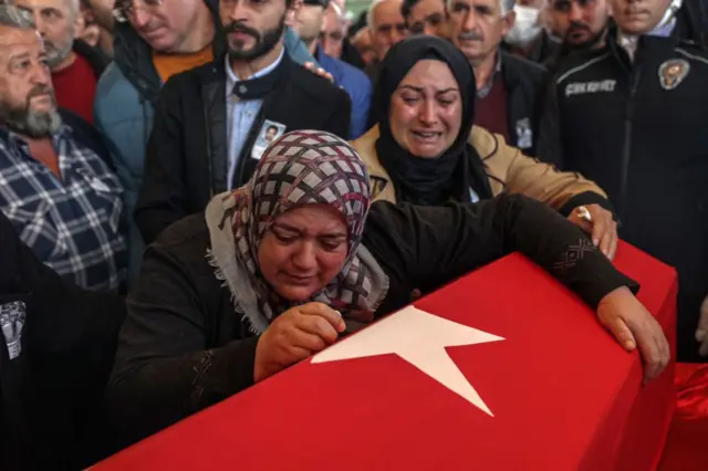 Ankara'daki saldırıda beş kişi yaşamını yitirdi.