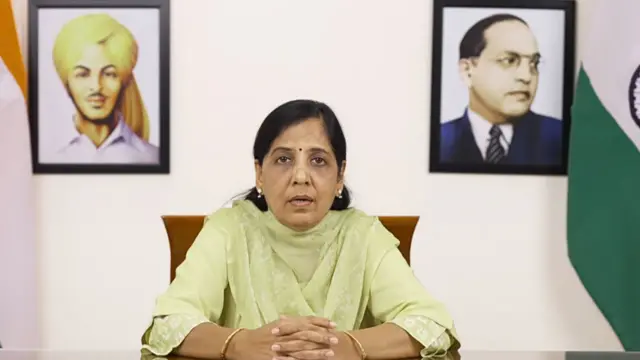 દિલ્હીના મુખ્ય મંત્રી અરવિંદ કેજરીવાલનાં પત્ની સુનીતા કેજરીવાલ