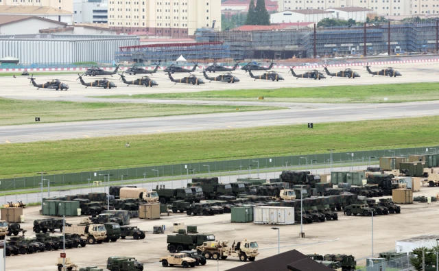 경기 평택시 주한미군기지 캠프 험프리스에 미군 차량이 세워져 있다 