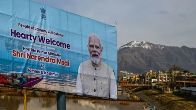 કાશ્મીરમાં મોદી