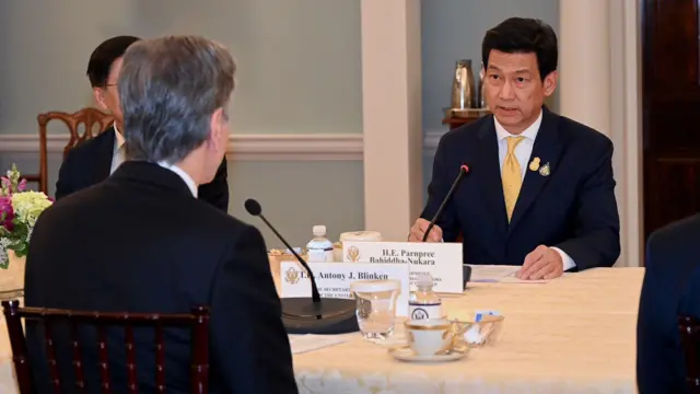 ထိုင်းနိုင်ငံခြားရေးဝန်ကြီး မစ္စတာ ပန်ပရီးရဲ့ အမေရိကန်ခရီးစဉ်အဖြစ် ဖေဖော်ဝါရီဒုတိယအပတ်တုန်းက အမေရိကန်နိုင်ငံခြားရေးဝန်ကြီး အန်တိုနီ ဘလင်ကန်နဲ့တွေ့ဆုံ