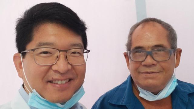 O cirurgião Marcos Samano (à esquerda) e o porteiro Oswaldojogos de betJesus (à direita)