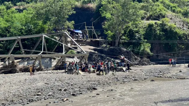Jembatan yang rusak di Kampung Bah, Aceh Tengah.