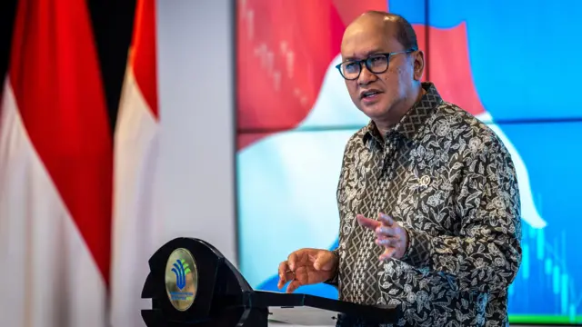 Menteri Investasi dan Hilirisasi/Kepala BKPM Rosan Roeslani menyampaikan capaian realisasi investasi triwulan IV tahun 2025 saat konferensi pers di Kantor Kementerian Investasi dan Hilirisasi, Jakarta, Kamis (15/1/2026).